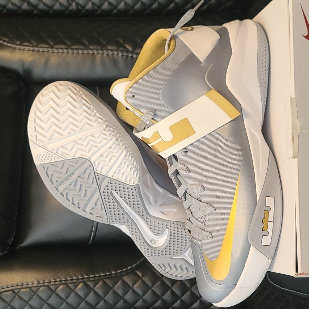 Nike Zoom Soldier Vi TB lebron James size 14 new with boxWolf grey/metallic g